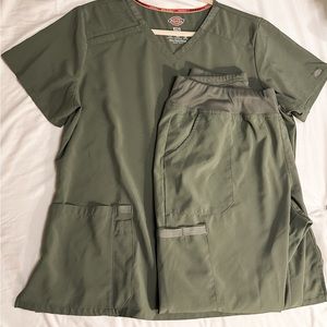 Dickies EDS scrub set. Top XL bottoms XL petite